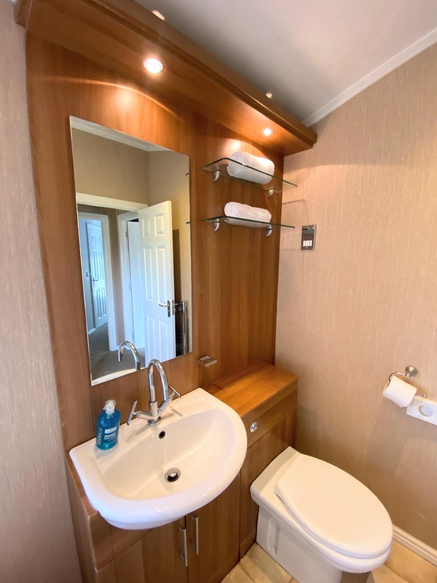 Kelty Benarty 11 With Private Hot Tub - Fife - Loch Leven - Lomond Hills - Pet Friendly 빌라 외부 사진