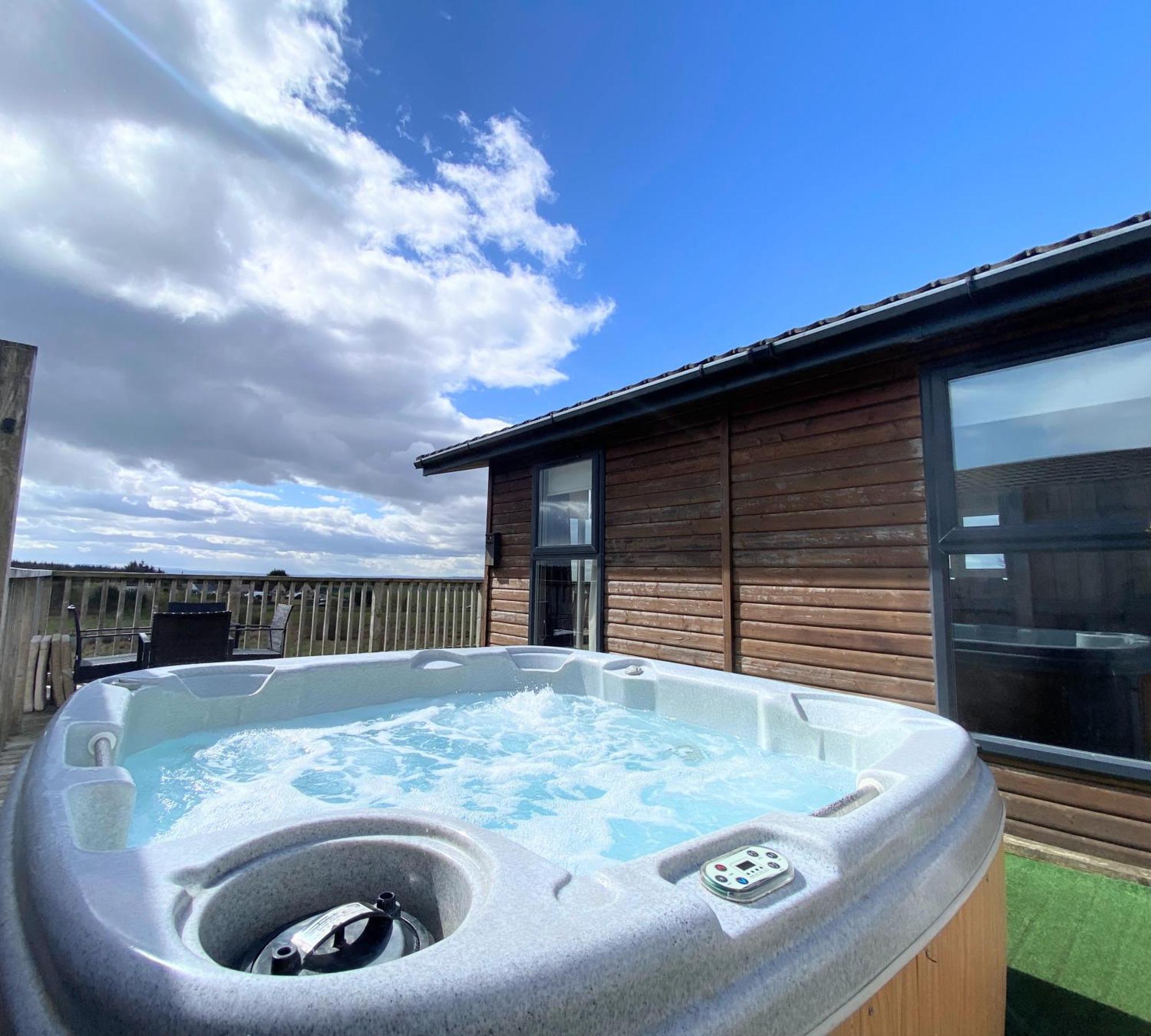 Kelty Benarty 11 With Private Hot Tub - Fife - Loch Leven - Lomond Hills - Pet Friendly 빌라 외부 사진
